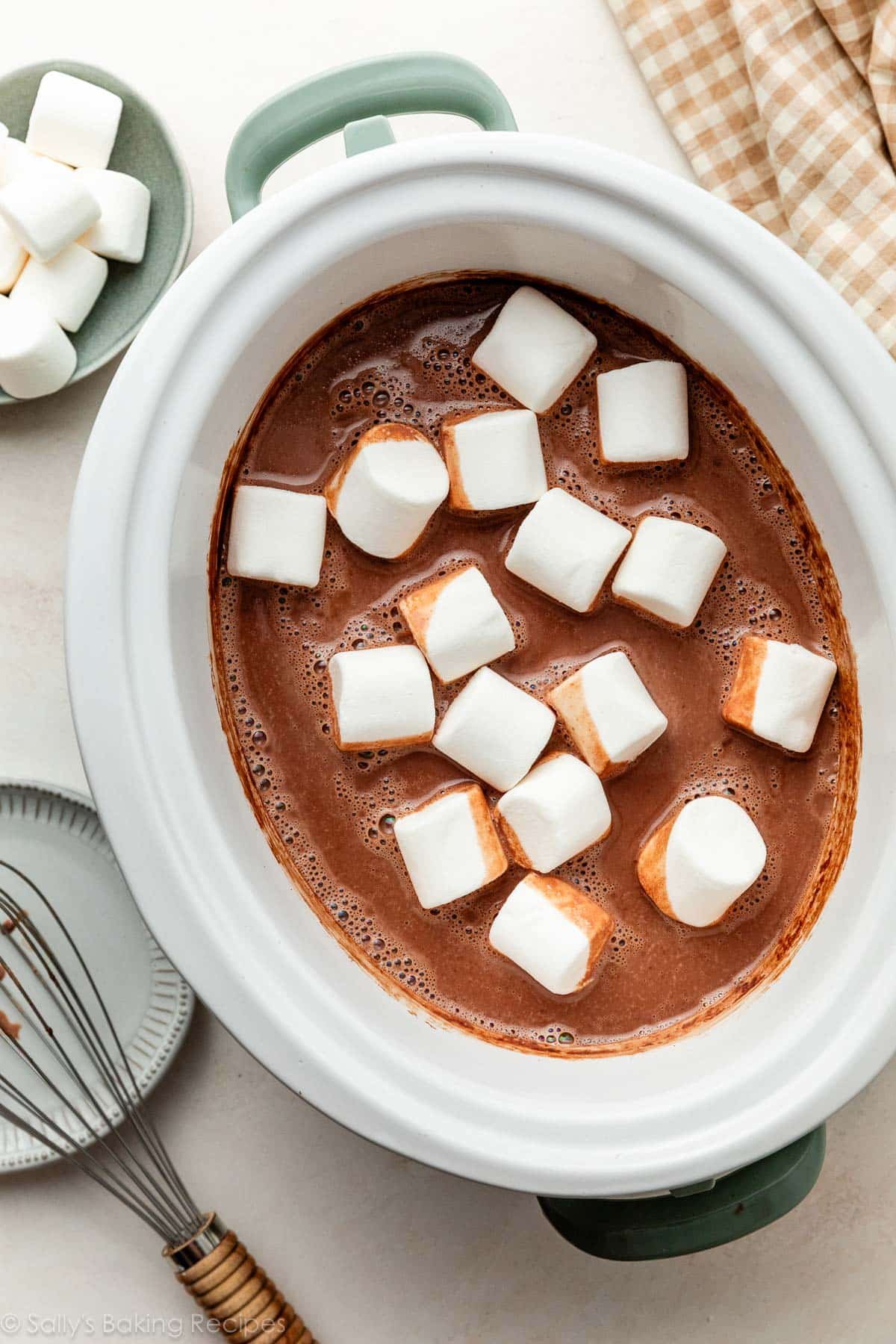 Easy Slow Cooker Hot Chocolate: Perfect for Parties & Crowds